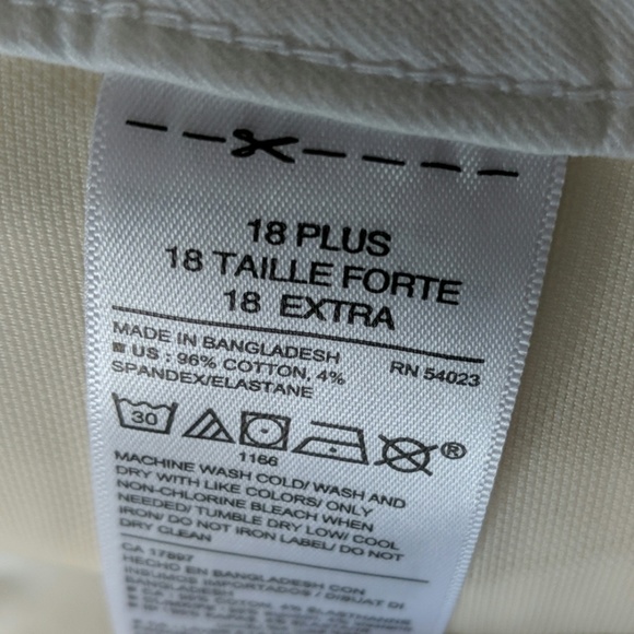 White Bermuda Shorts - 6"inseam - Picture 4 of 5